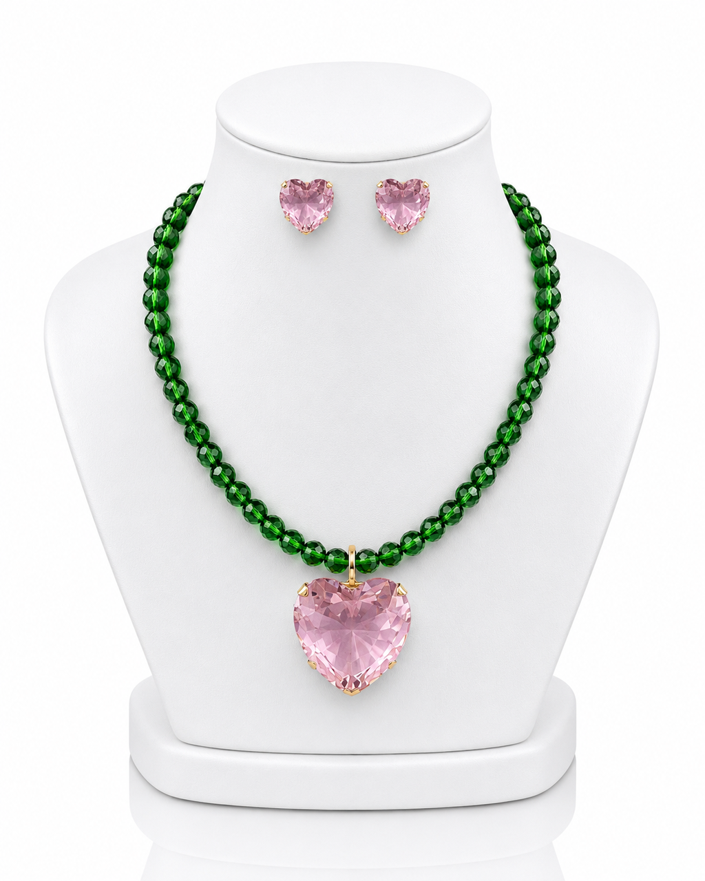Conjunto colar com pedras verdes e pingente coração rosa, brinco coração rosa