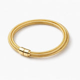 Pulseira dourada em malha elástica com fecho ajustável em metal