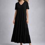 Vestido midi preto com mangas curtas e barra em camadas
