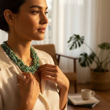 Colar de contas verde jade, estilo gargantilha, com fecho invisível