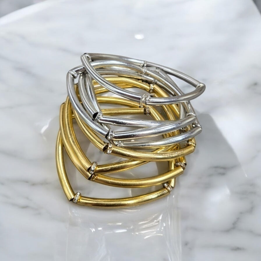 Pulseira Tosi duo com elos prateados e dourados alternados.