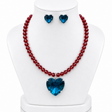 Conjunto colar com cristais vermelhos e pingente coração azul, brinco coração azul