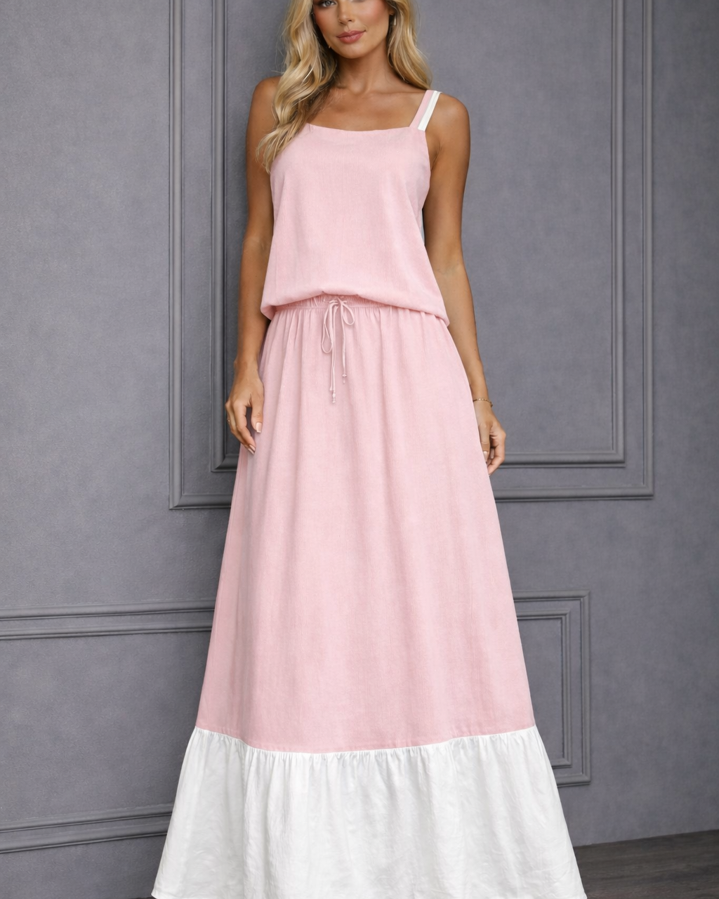 Conjunto de alcinha e saia longa rosa claro com faixa branca na barra e cós ajustável