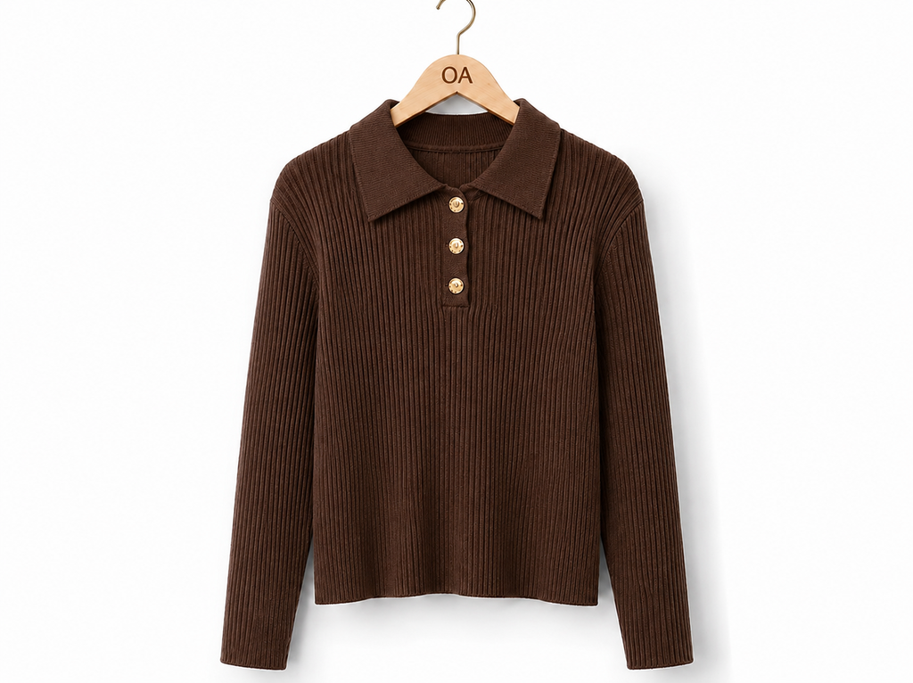Blusa polo de tricot marrom, gola e botões dourados na frente, manga longa