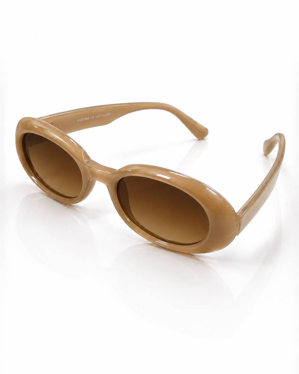 Óculos de sol Fendi com armação marrom translúcida e lentes escuras ovais