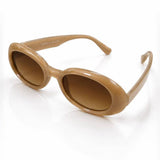 Óculos de sol Fendi com armação marrom translúcida e lentes escuras ovais