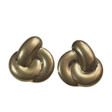 Par de brincos de metal dourado, formato de nó torcido, fecho post